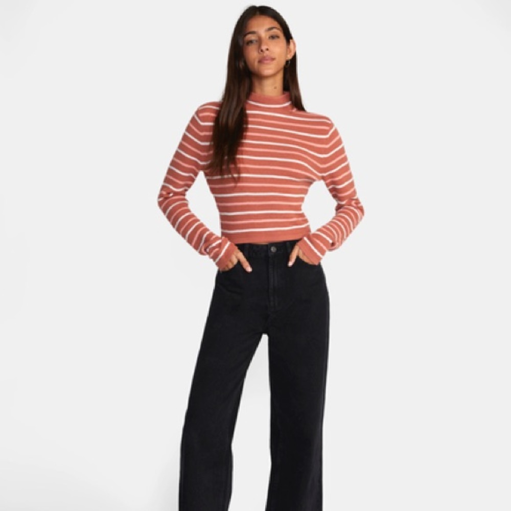 APRÈS SWEATER LONG SLEEVE CROP TOP